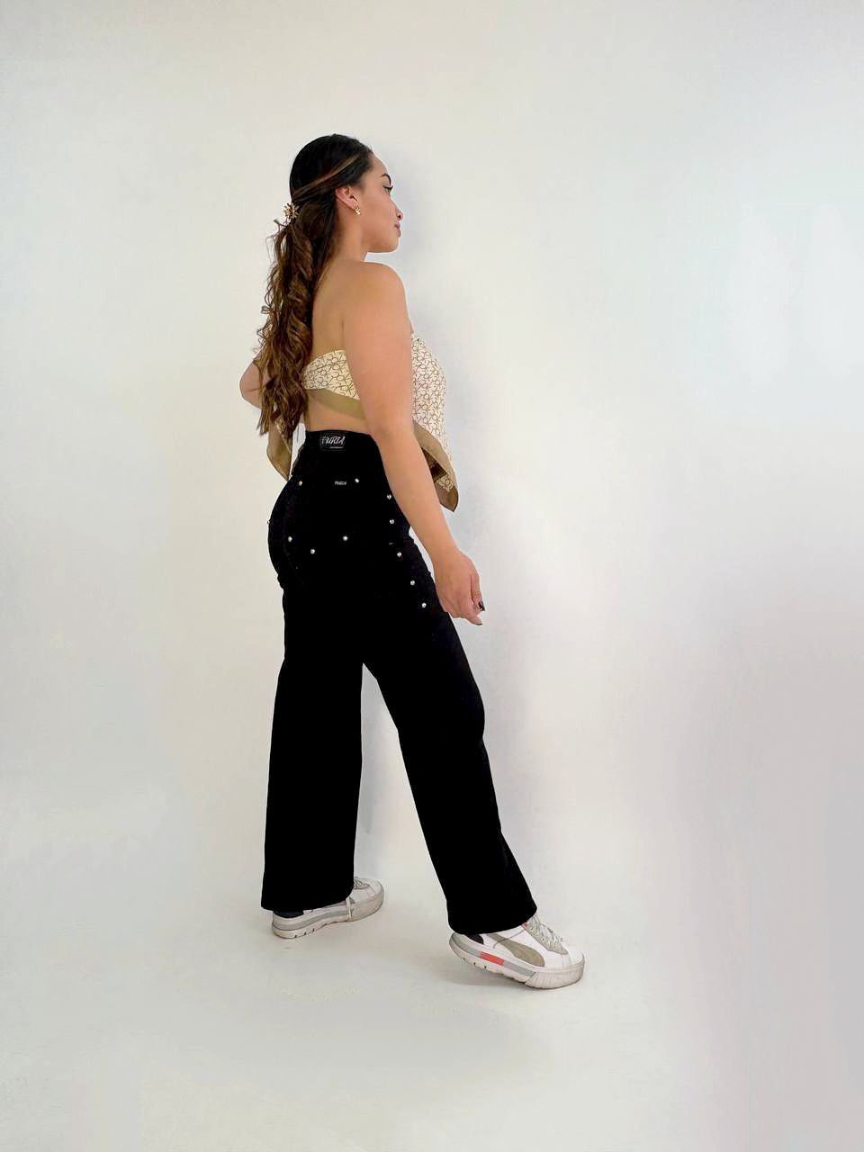 TACHEROS NEGROS DE PIERNA ANCHA